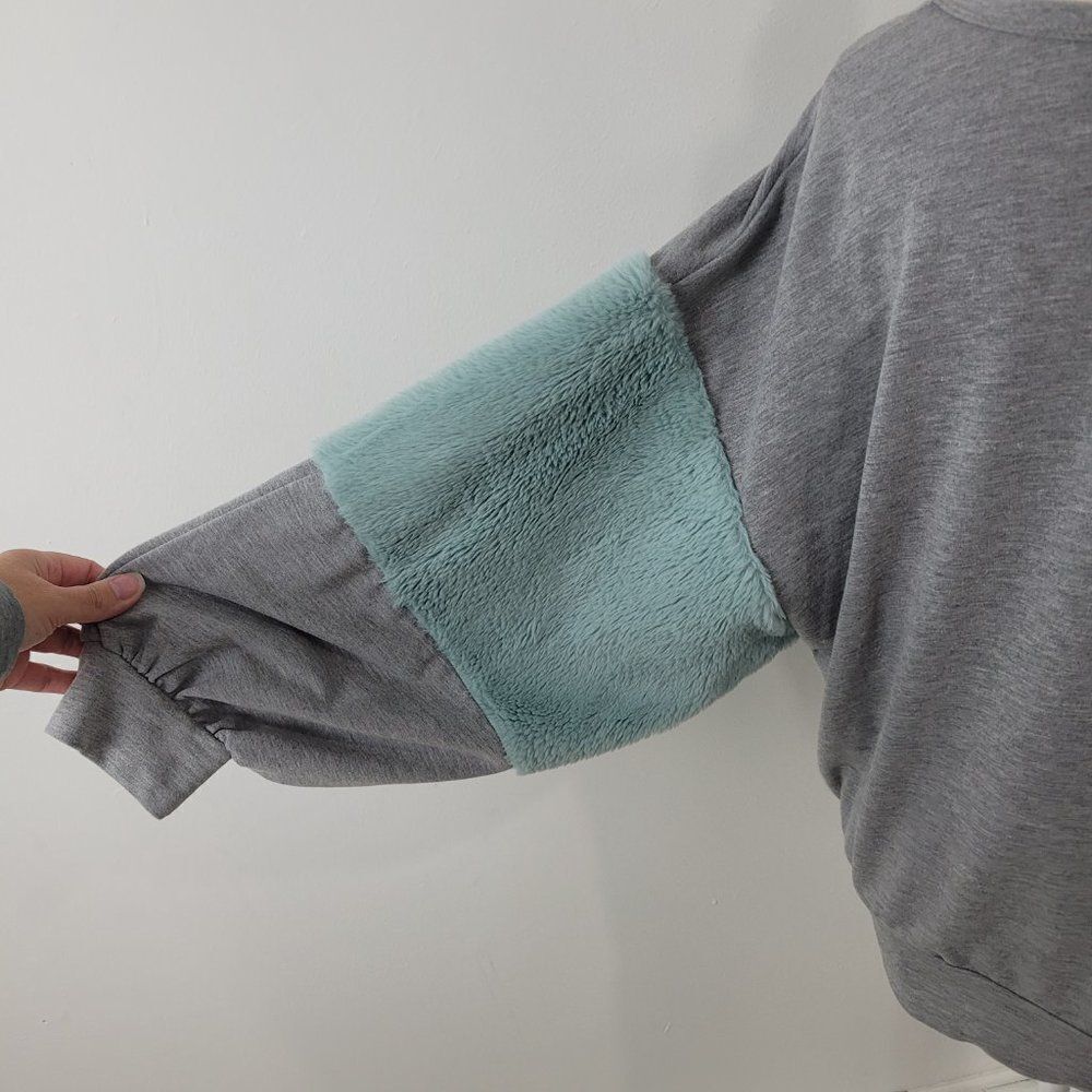 Umgee Sweatshirt Womens S Gray Fuzzy Fur Sleeve Oversized Pullover Lounge - Picture 5 of 14